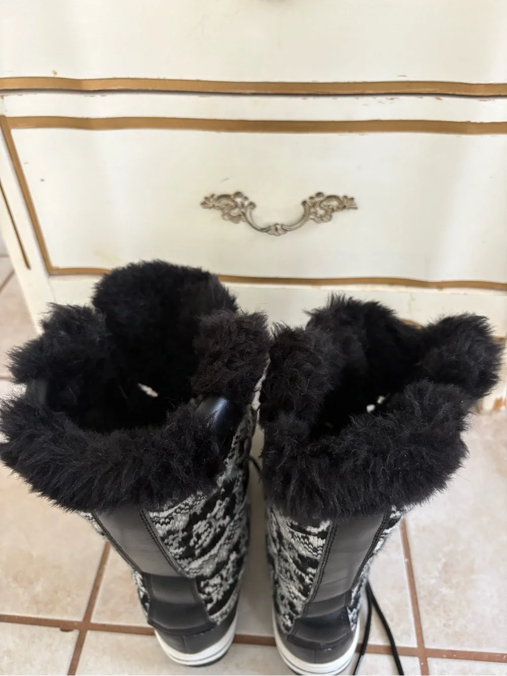 POLAR Black & White Knit Lace-Up Winter Snow Boots for Women